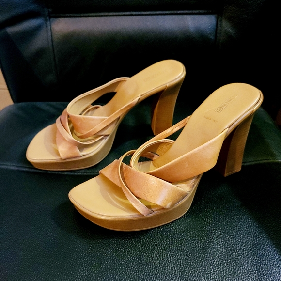 Size 39 strapy tan square heels - Picture 2 of 4